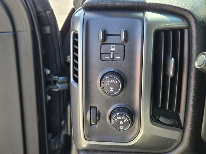 Used 2018 Graphite Metallic Chevrolet LT image 19