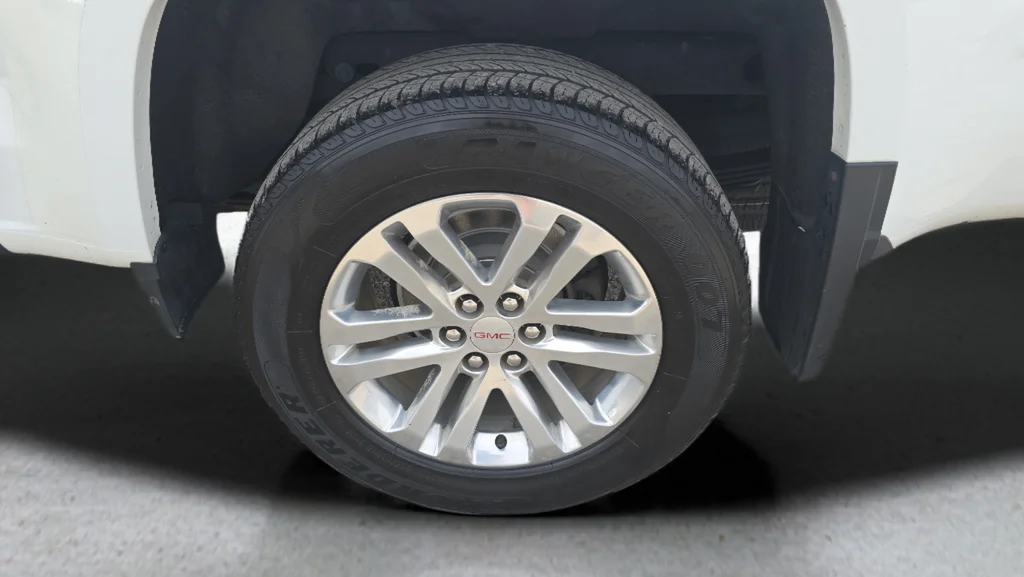 Used 2018 White GMC SLT image 33