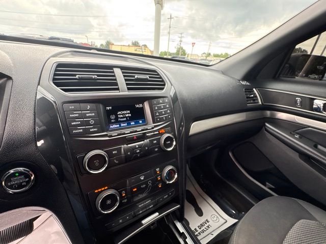 Used 2018 Oxford White Ford XLT image 16