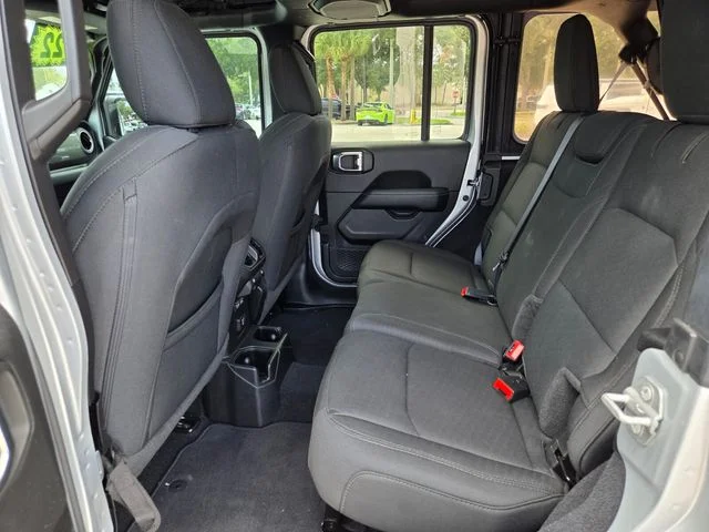 Used 2022 Silver Jeep Unlimited Sahara image 12