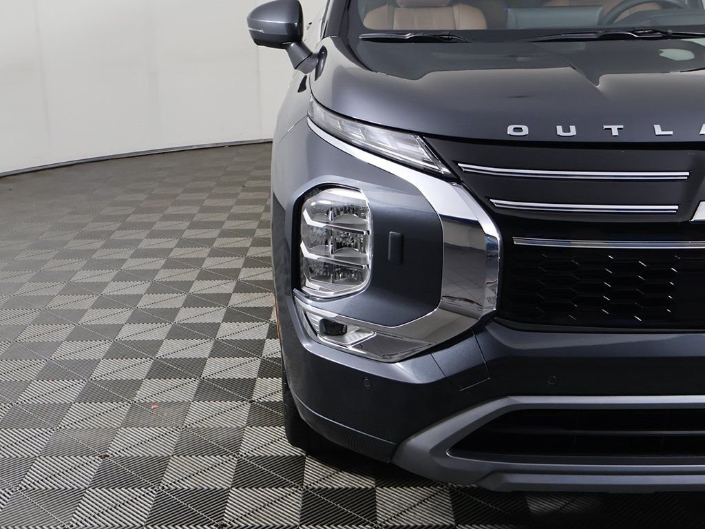 New 2025 Gray Mitsubishi SEL image 18