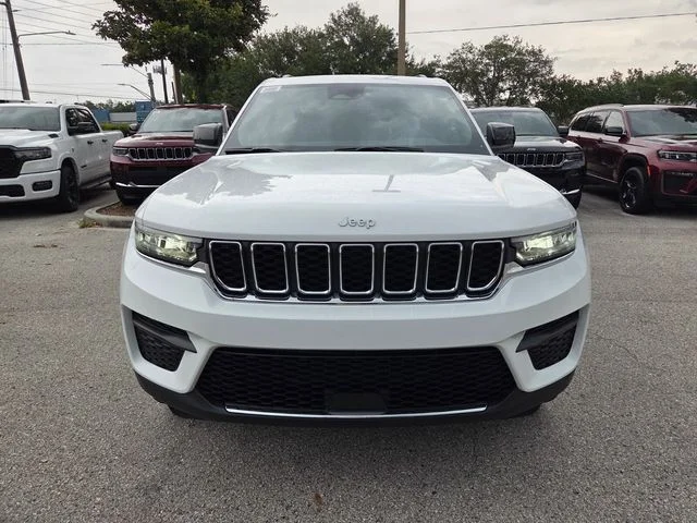 New 2026 Bright White Clear-Coat Exterior Paint Jeep Laredo X image 18