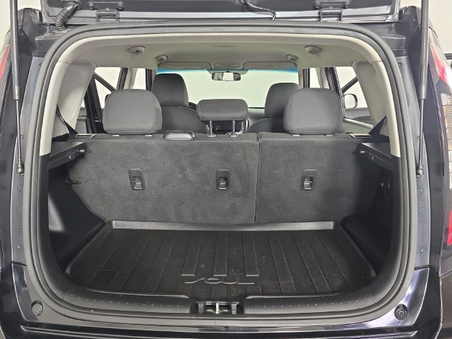 Used 2019 Shadow Black Kia Plus image 25