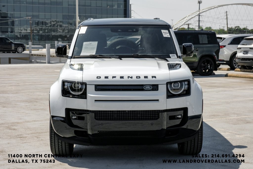 New 2026 Fuji White Land Rover X-Dynamic SE image 3