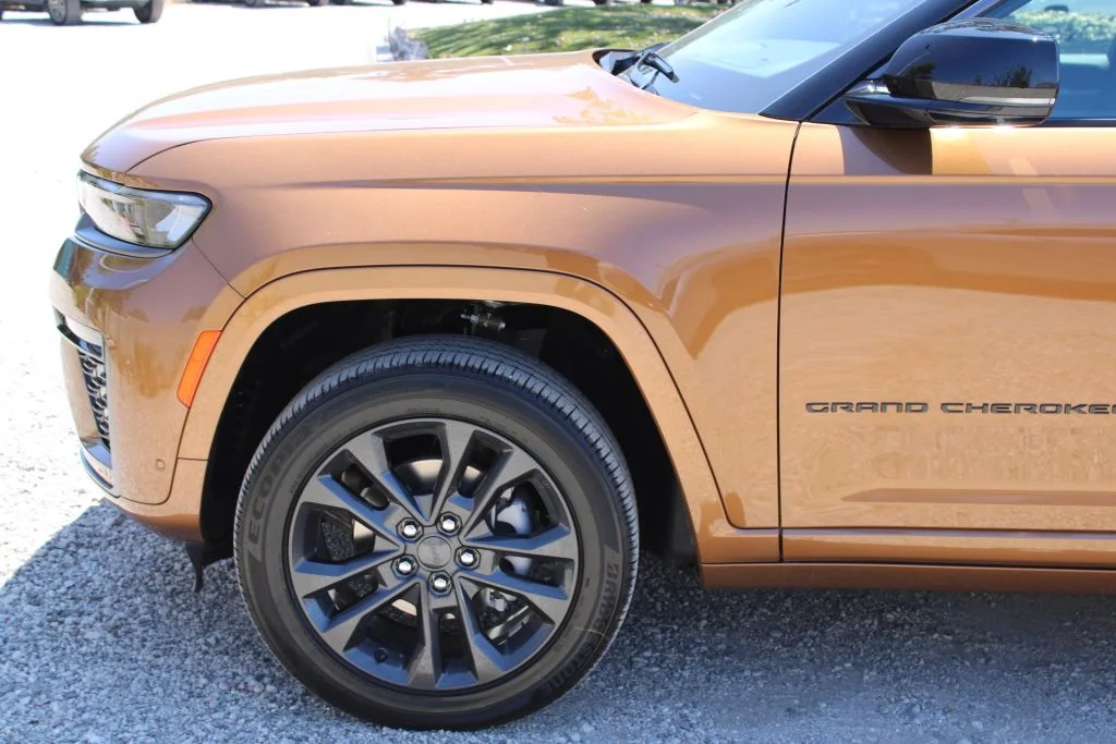 New 2026 Copper Shino Metallic Clear-Coat Exterior Paint Jeep Limited Reserve image 7
