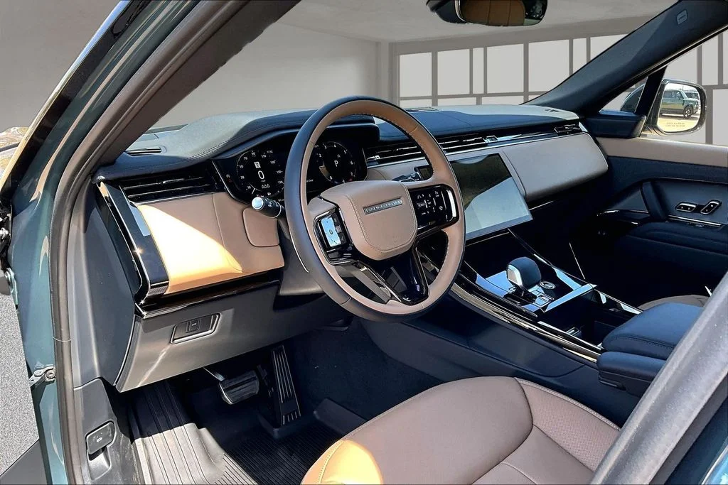 New 2026 Green Land Rover Dynamic SE image 6