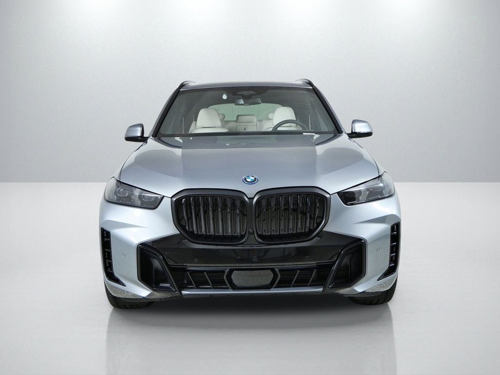 New 2026 Skyscraper Grey Metallic BMW xDrive50e image 2