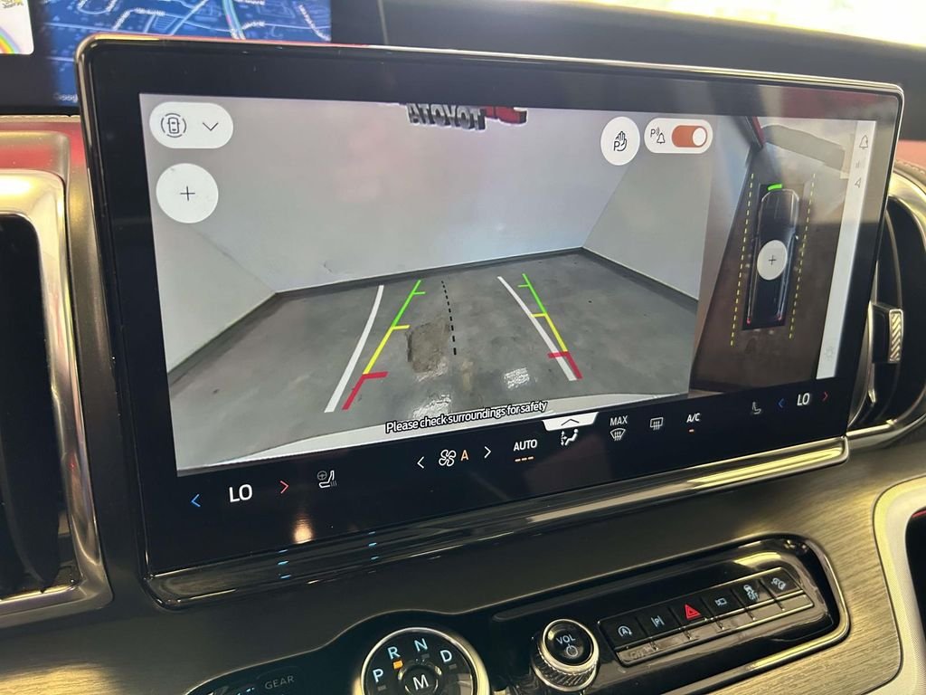 Used 2025 White Ford Platinum image 28