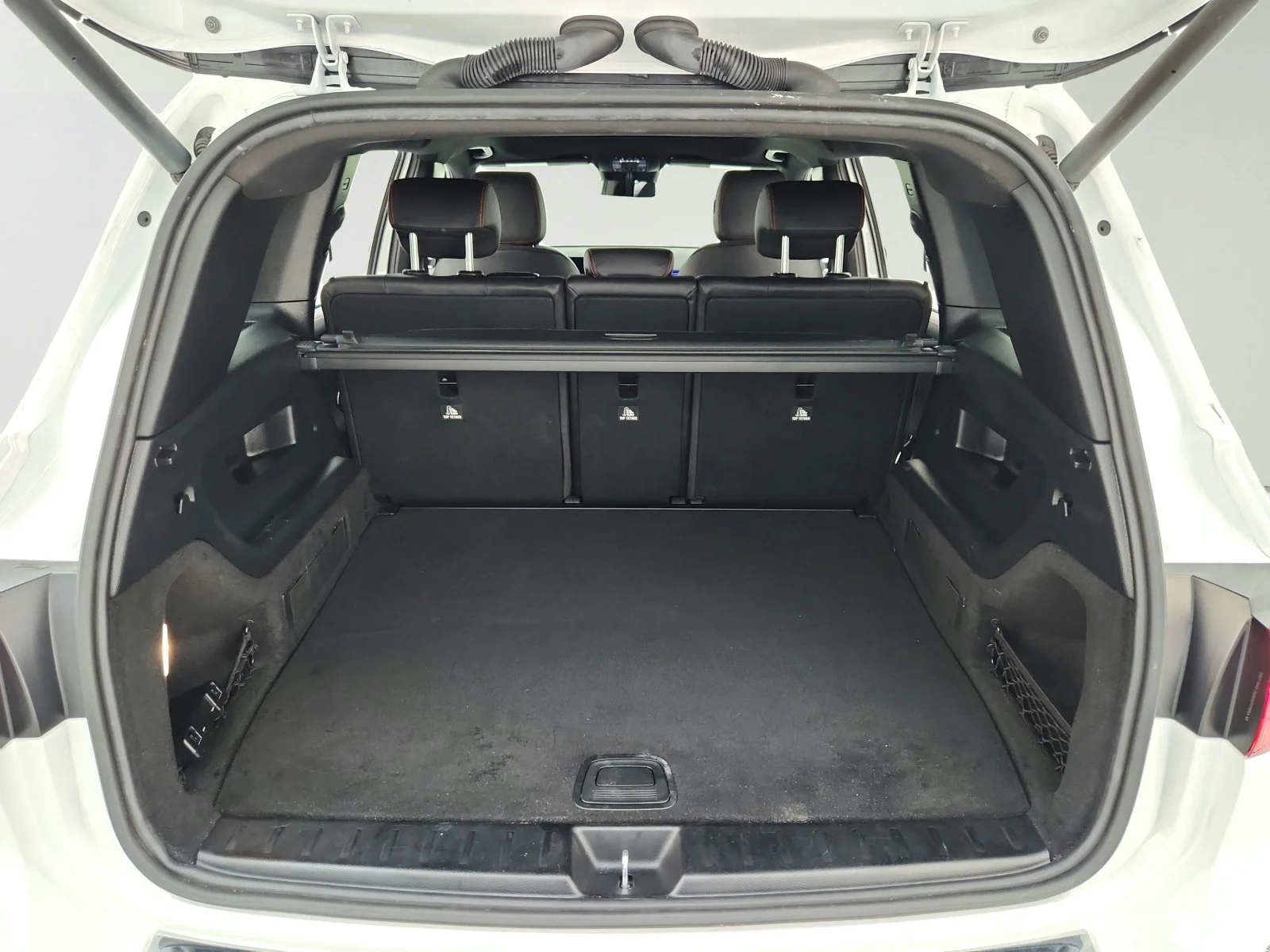 Used 2024 Polar White Mercedes-Benz GLB 250 image 31