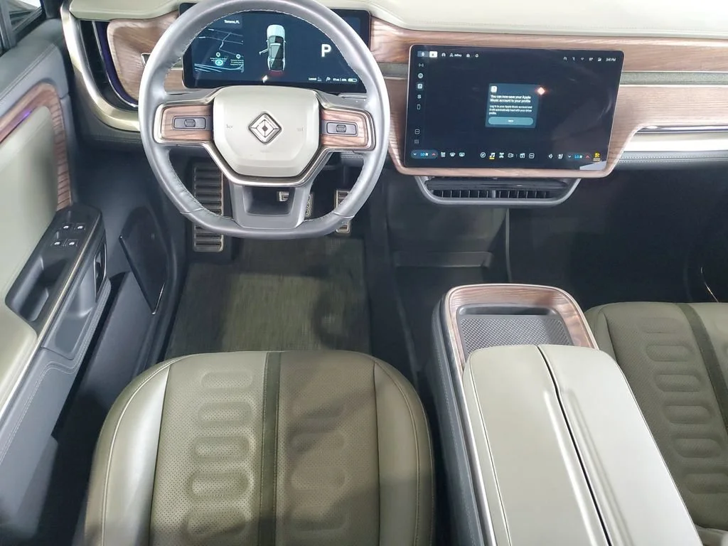 Used 2024  Rivian Adventure image 13