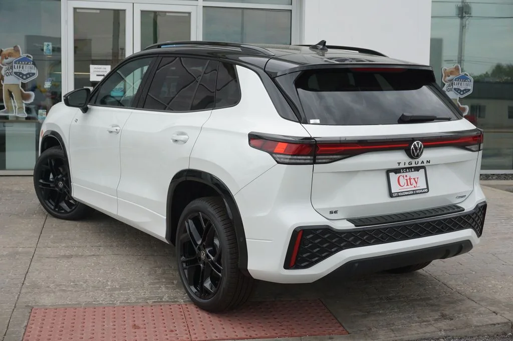 New 2026 White/off-white Volkswagen 2.0T SE R-Line Black image 7