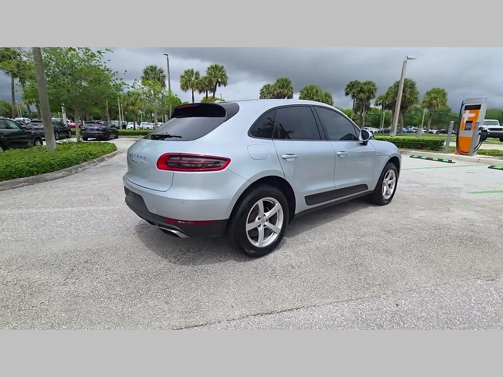 Used 2018 Silver Porsche  image 37