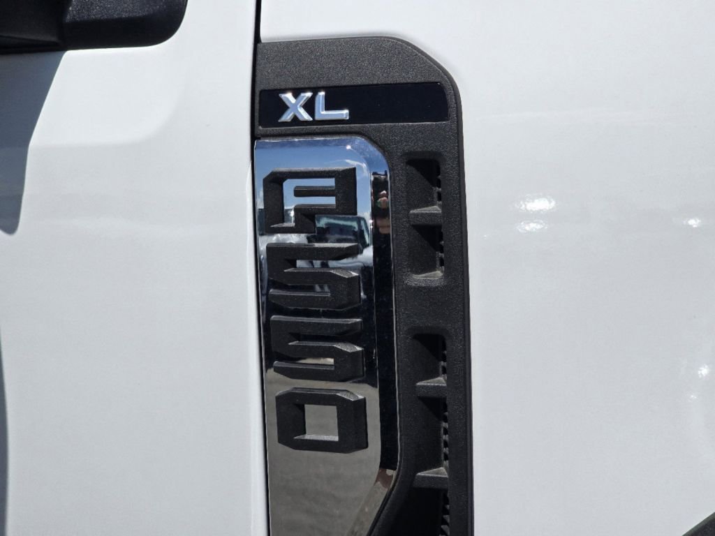 New 2024 Oxford White Ford XL image 25