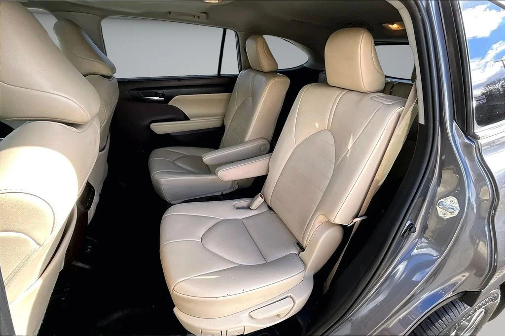 2021 Toyota Highlander XLE - Photo 21