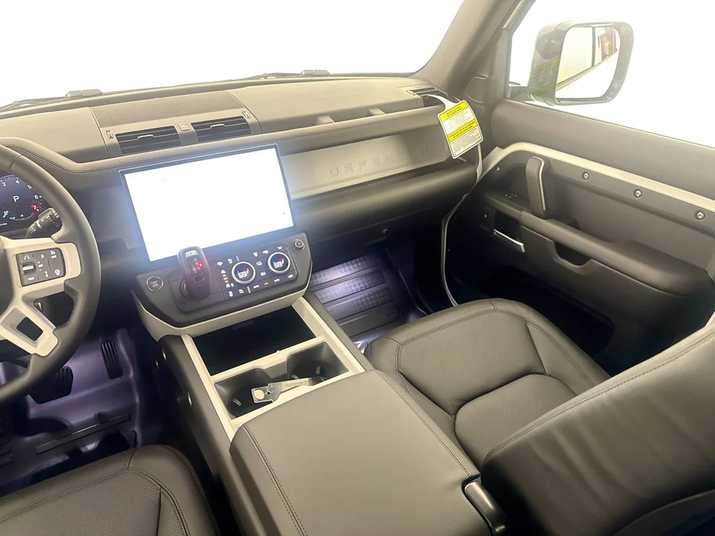 New 2026 Fuji White Land Rover X-Dynamic SE image 23