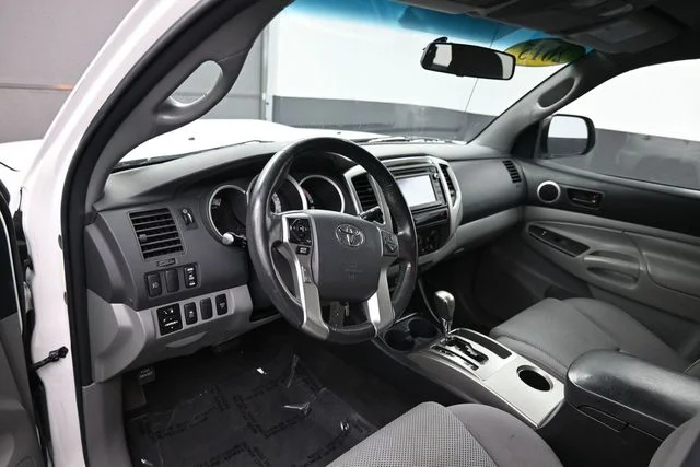 Used 2015 White Toyota Base image 22