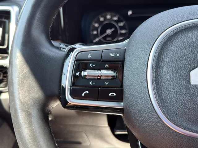 Used 2022 White Kia X-Line SX Prestige image 16