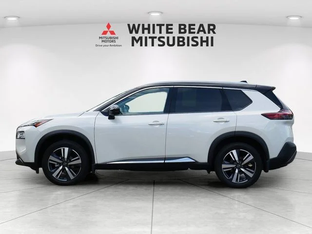 Used 2023 Pearl White Nissan SL image 3