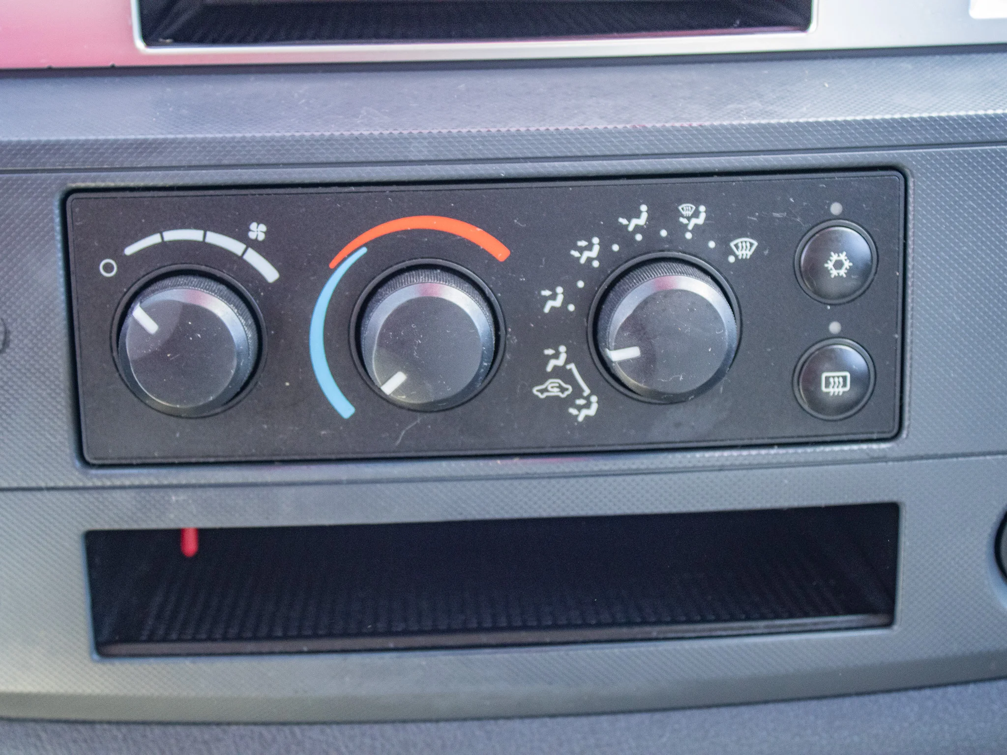 Used 2007  Dodge SLT image 37