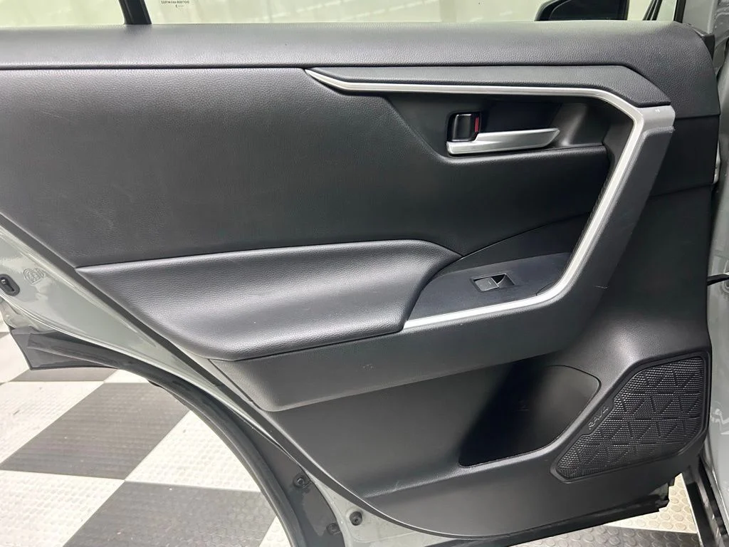 Used 2023  Toyota XLE image 13