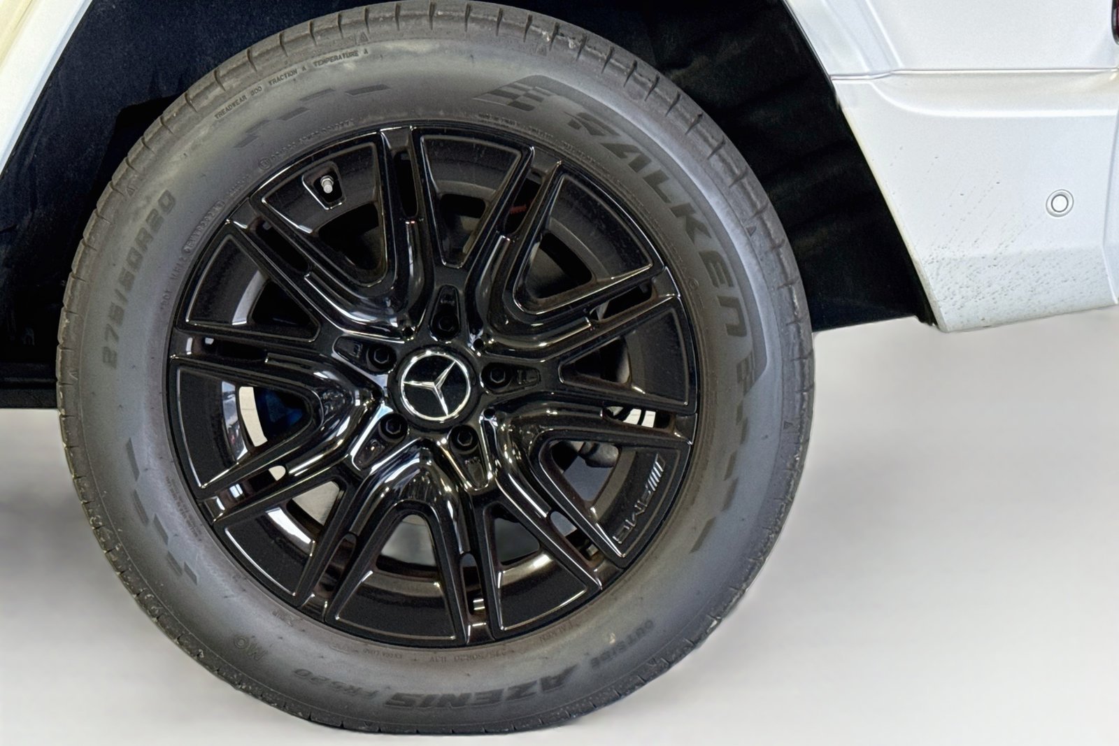 Used 2025 Manufaktur Moonlight White Magno Mercedes-Benz G 580e image 30