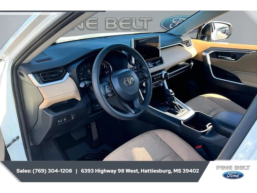 Used 2024 Ice Cap Toyota XLE image 13