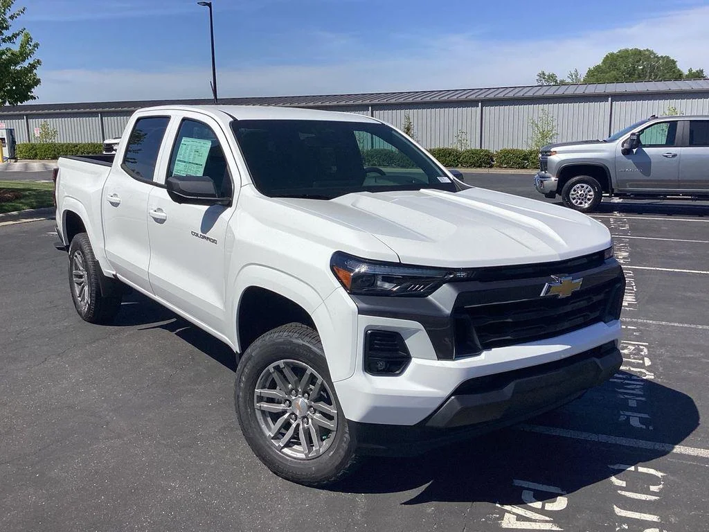 New 2026 Summit White Chevrolet LT image 8