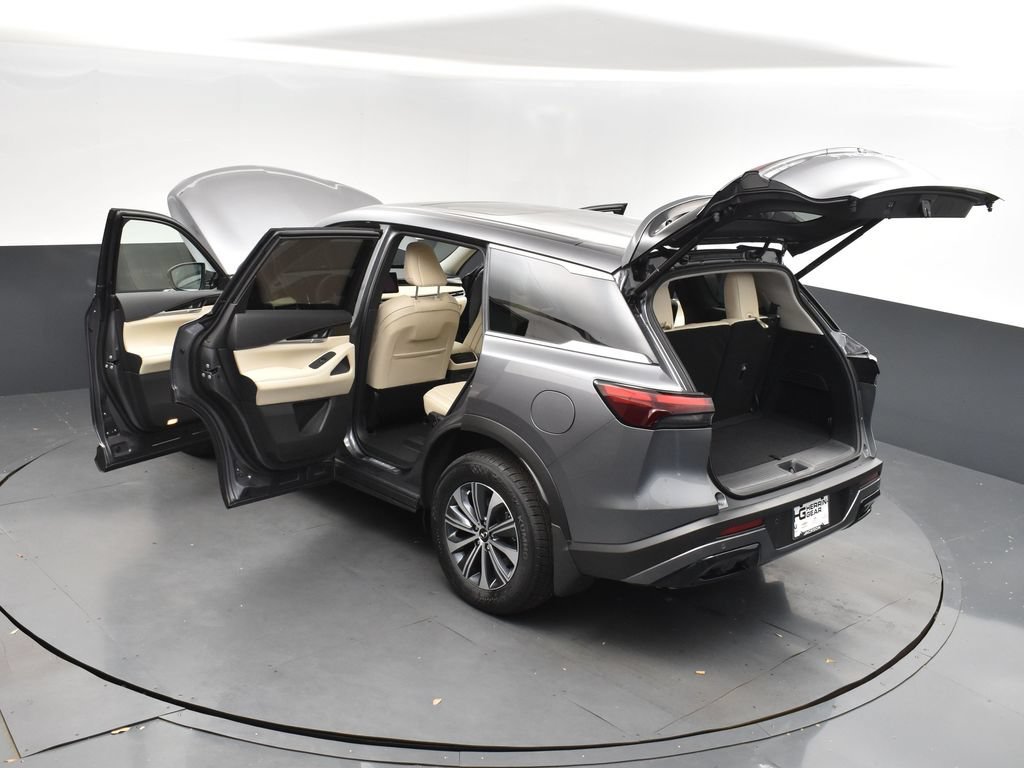 Certified Used 2025 Gray INFINITI PURE image 2