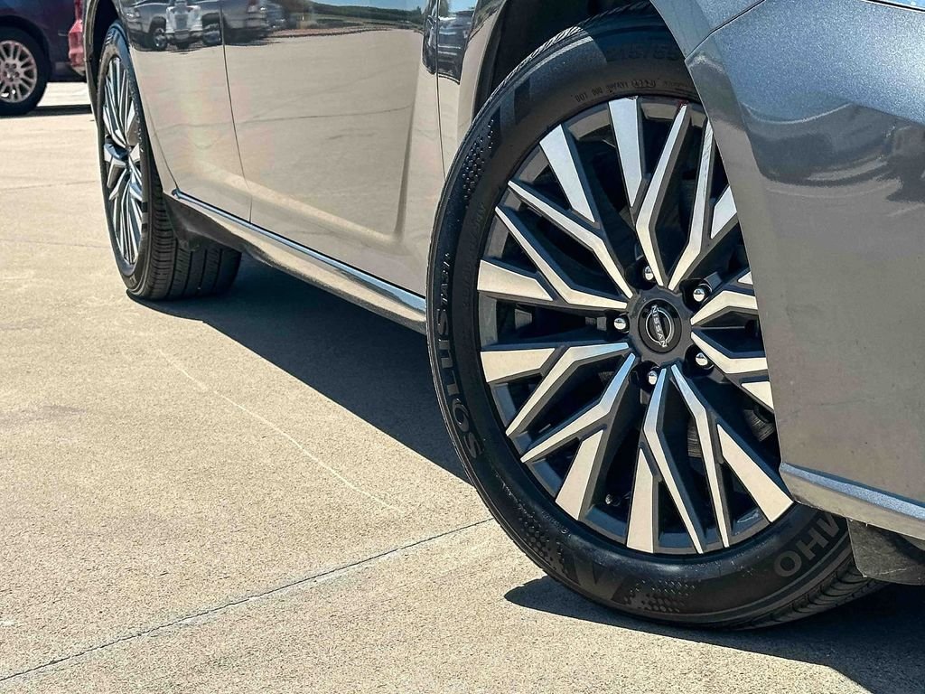 2025 Nissan Altima SV - Photo 9