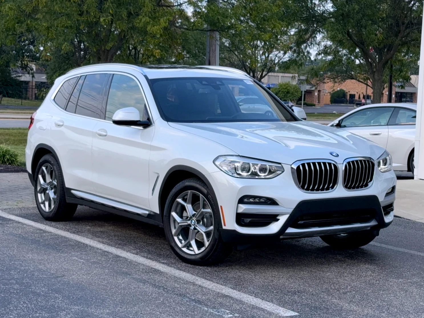 Used 2020 Mineral White Metallic BMW xDrive30i image 1