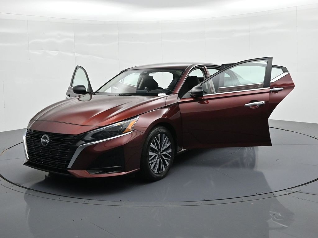 Used 2025 Garnet Pearl Nissan SV FWD image 24