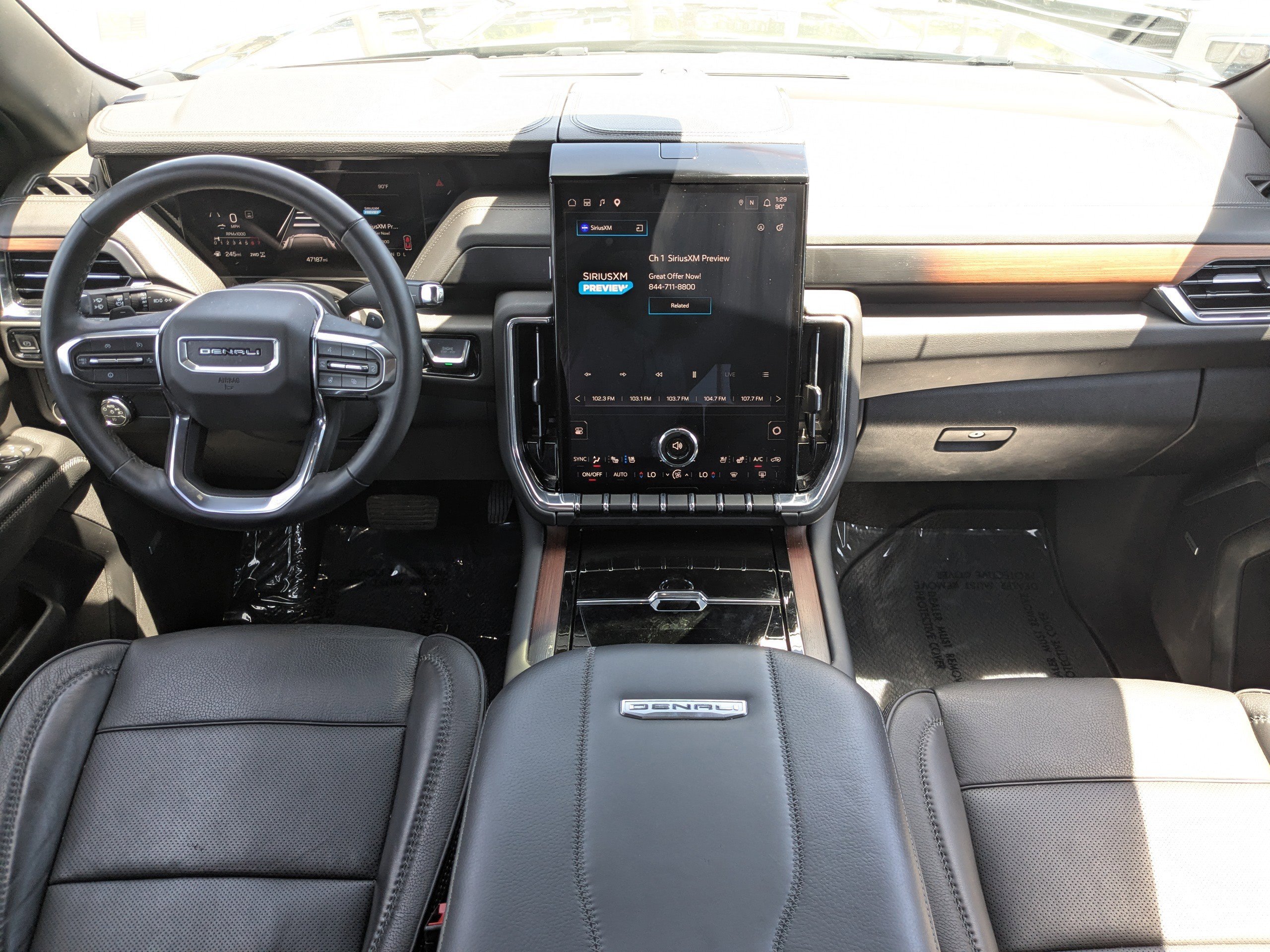 2025 GMC Yukon Denali - Photo 14