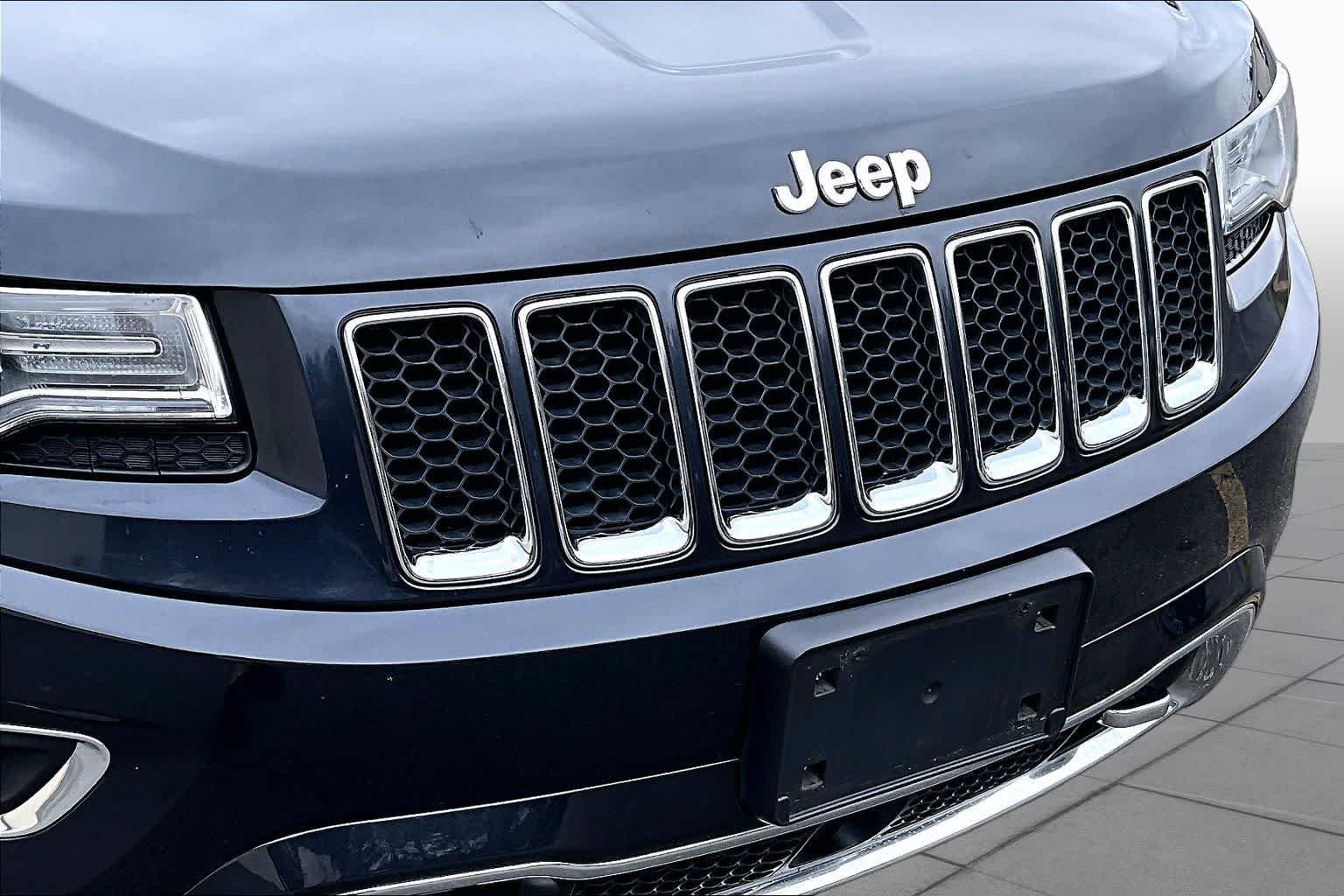 Used 2014 Maximum Steel Metallic Clearcoat Jeep Overland image 29
