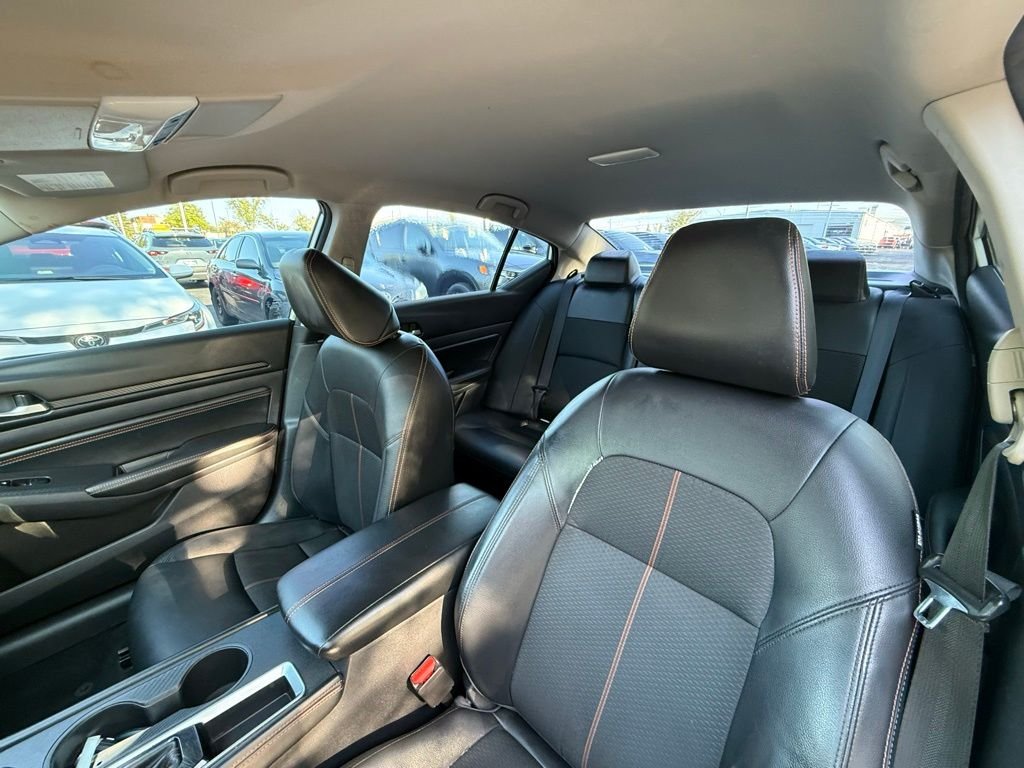 Used 2019 White Nissan 2.5 SR image 20