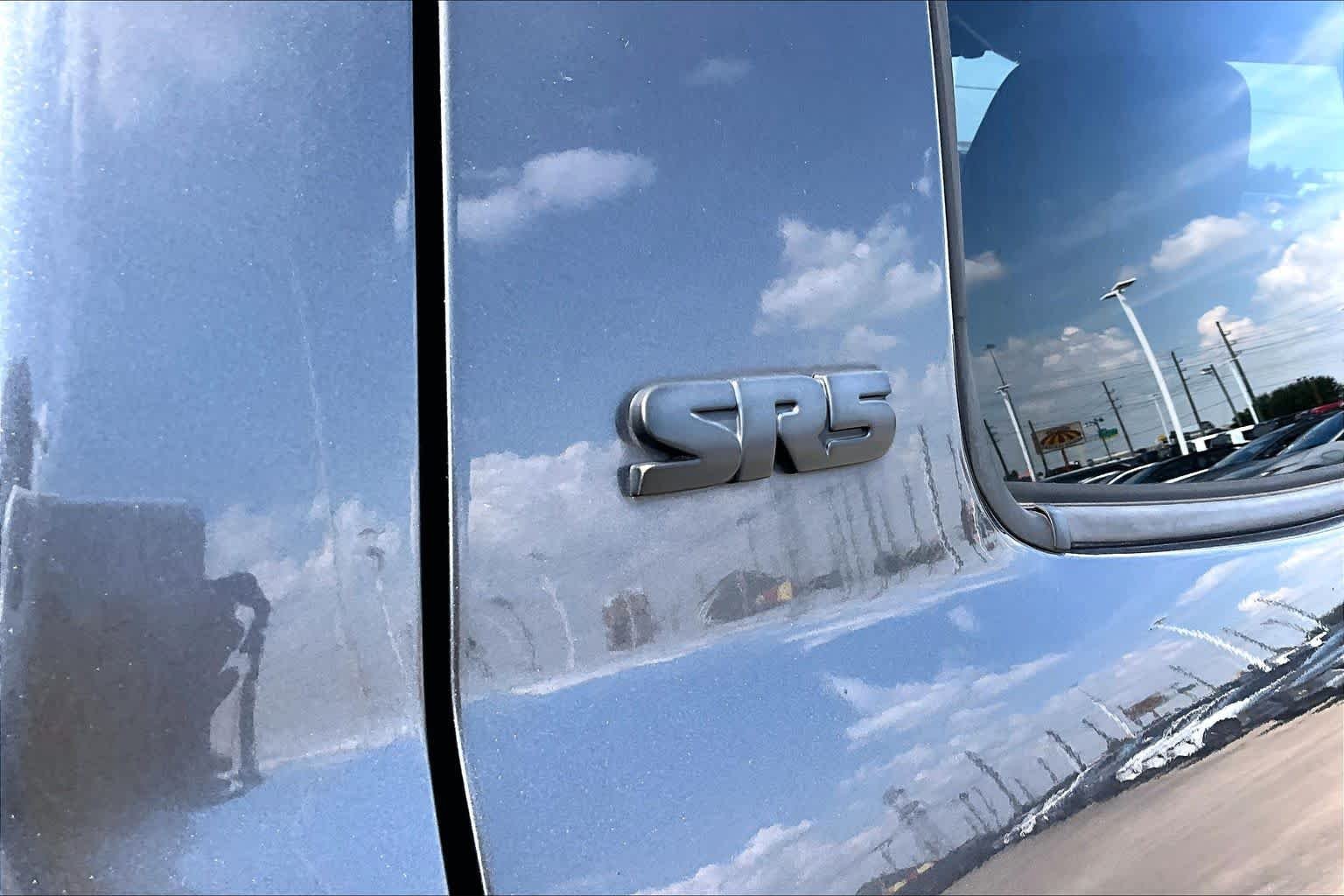 Used 2018 Magnetic Gray Metallic Toyota SR5 image 31