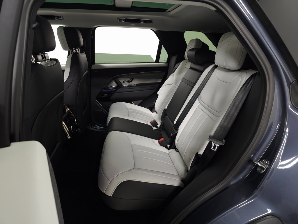 2025 LAND ROVER RANGE ROVER SPORT - Image 32