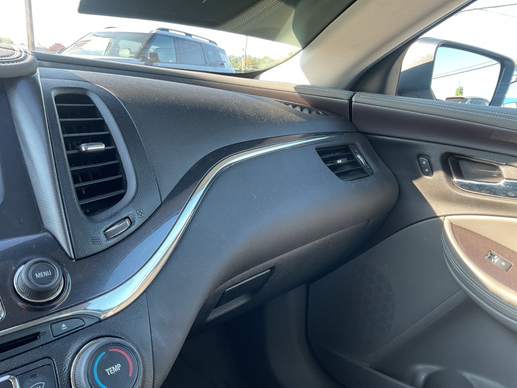 Used 2014 Summit White Chevrolet LS image 25
