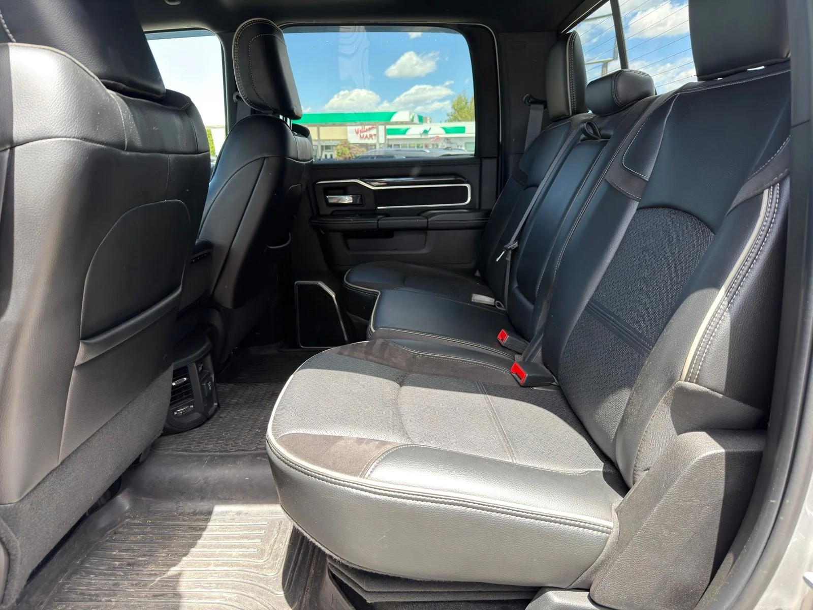 Used 2022 Silver Ram Laramie image 12