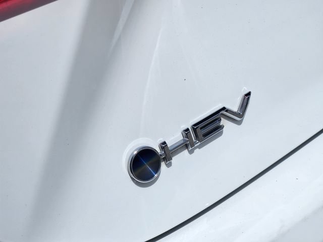 Used 2025 White Toyota LE image 12
