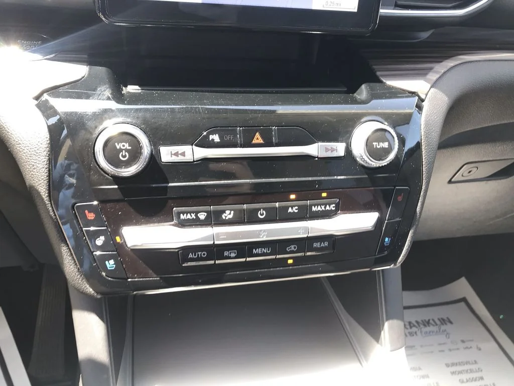 Used 2023 White Ford Limited image 19