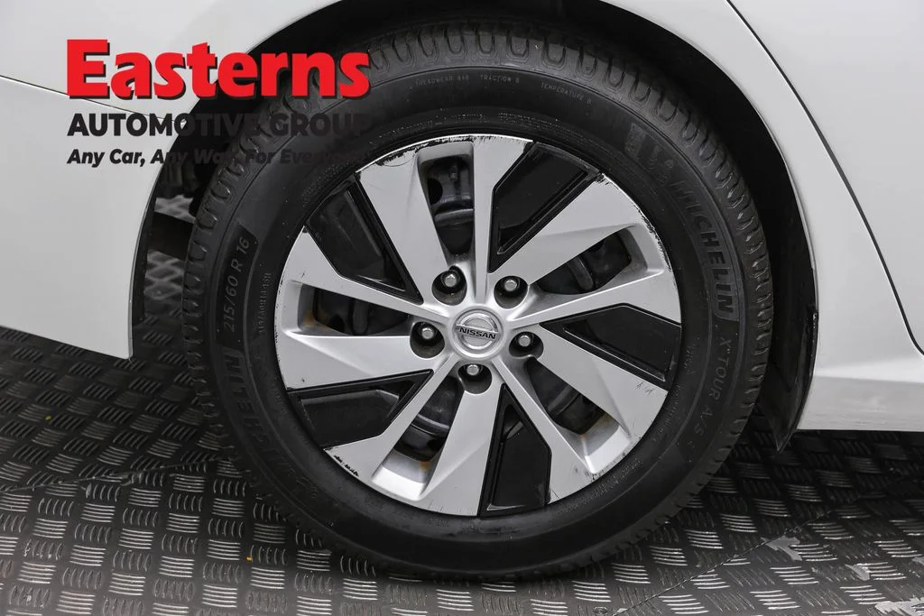 Used 2022 White Nissan 2.5 S image 29