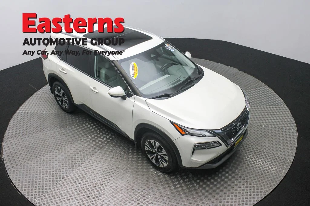 Used 2022 White Nissan SV image 3