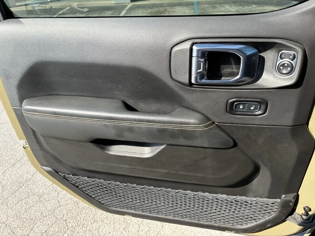 Used 2025 Green Jeep High Tide image 15