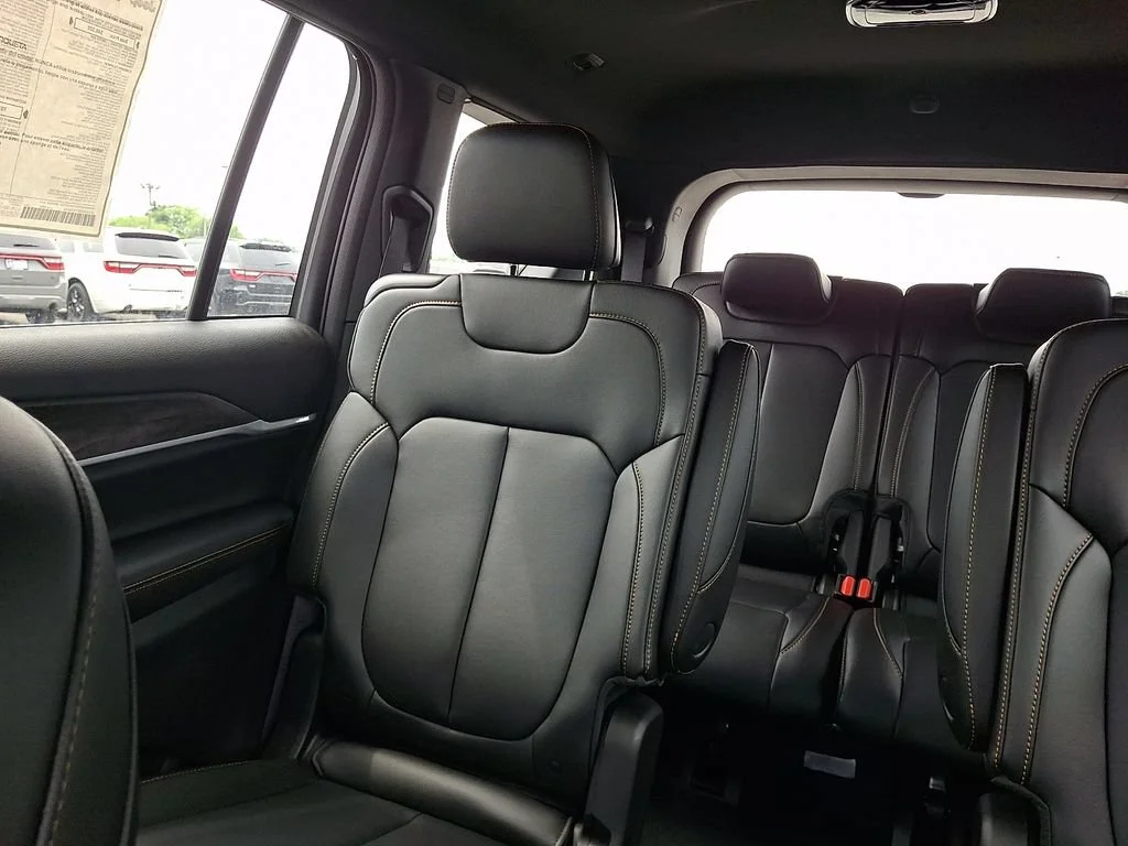 New 2026 Diamond Black Crystal Pearlcoat Jeep 85th Anniversary Edition image 13