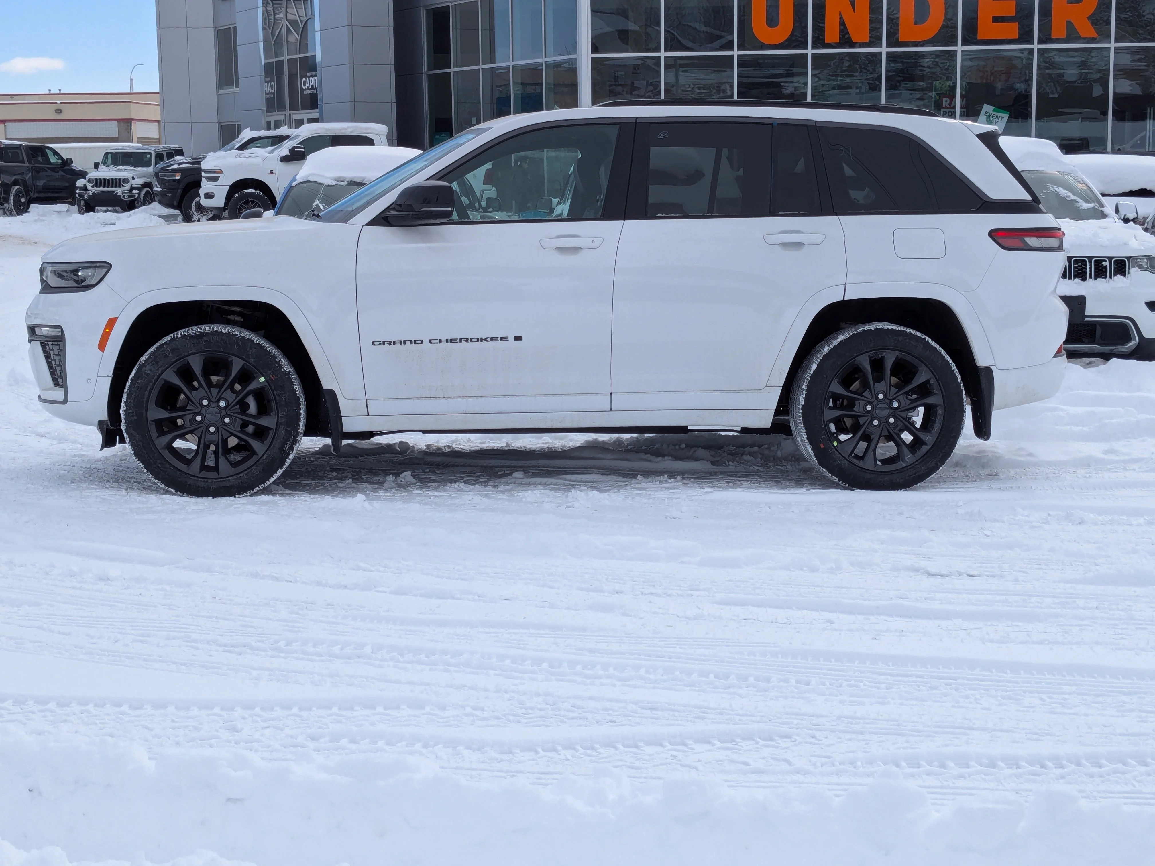 New 2026 White Jeep Limited Reserve - - Nappa Leather - Ventilated Seats - Trailer Tow Pack - Remote Start & More! image 5