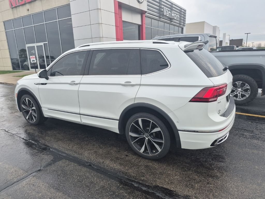 Used 2022 White Pearl Volkswagen 2.0T SEL R-Line image 3