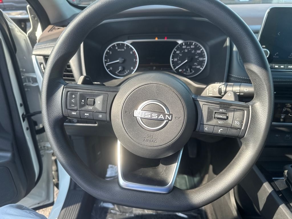 Used 2023 White Nissan S image 17