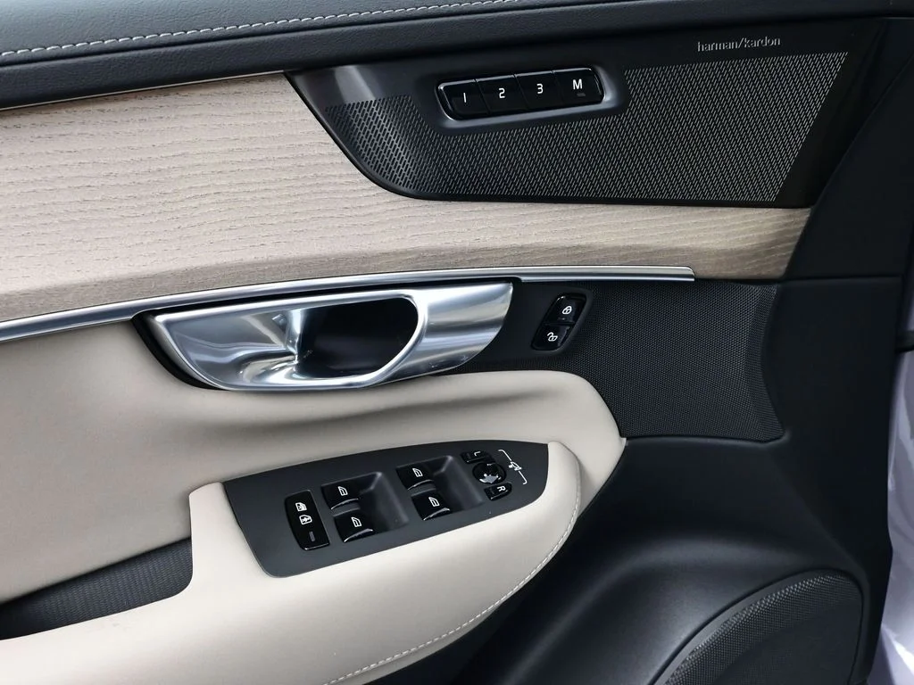 New 2026 Aurora Silver Volvo Plus image 12