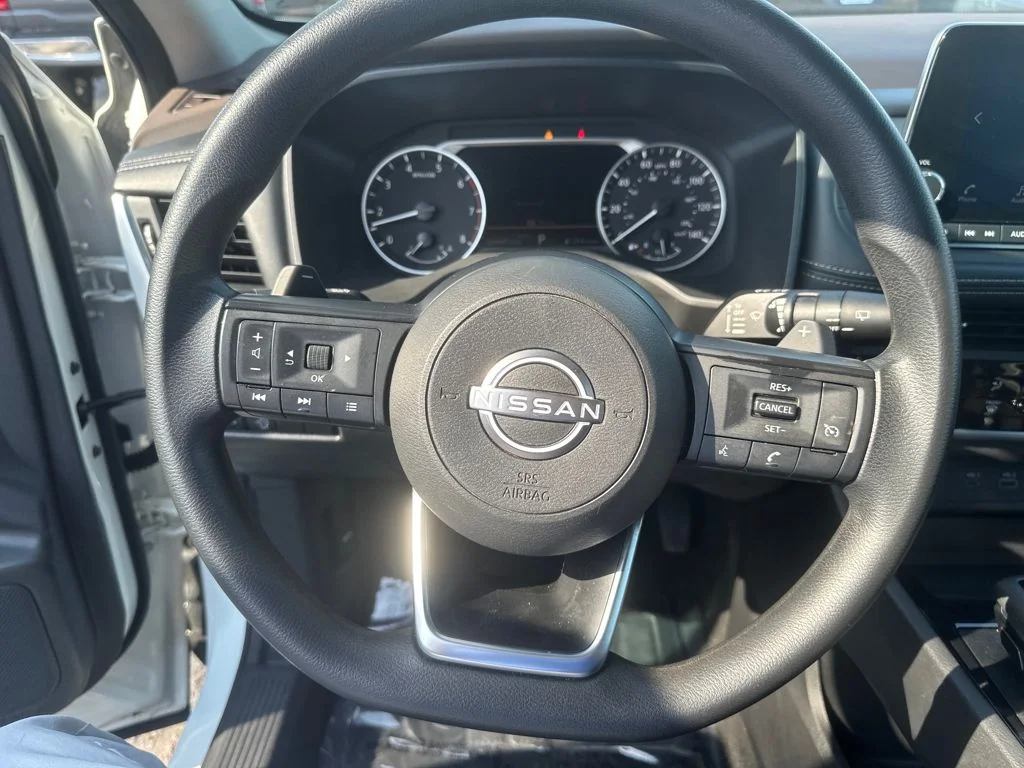 Used 2023 White Nissan S image 17