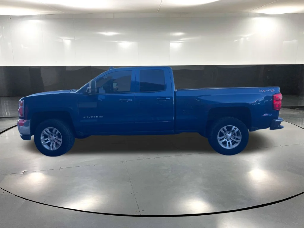 Used 2017 Blue Chevrolet LT image 4